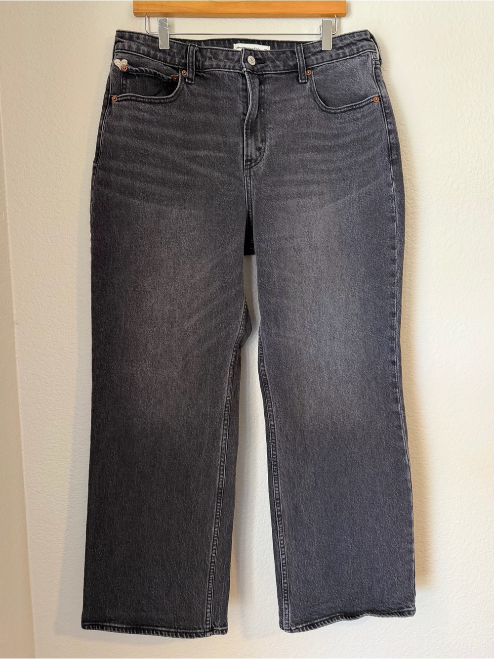 Abercrombie Curve Love 90s Relaxed Jeans Heart Embroidered High Rise Black 32 S